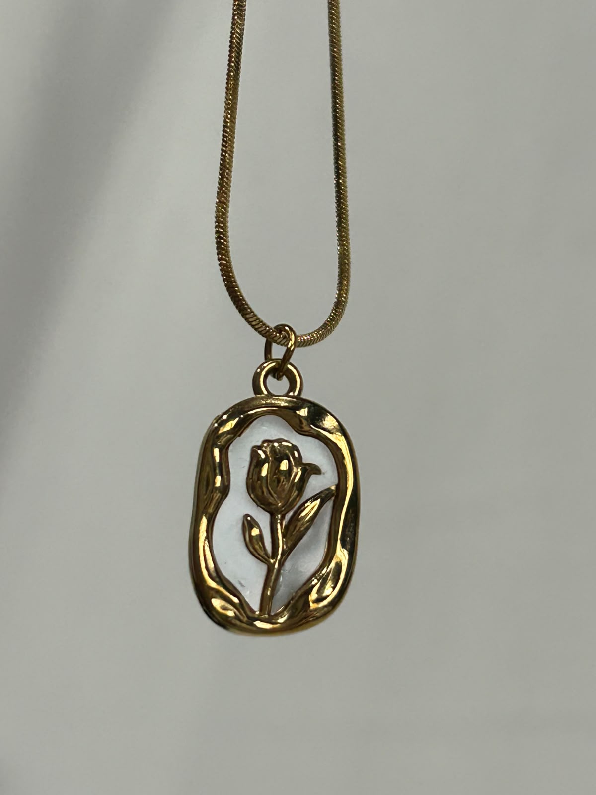 Collar plaquita de Tulipán